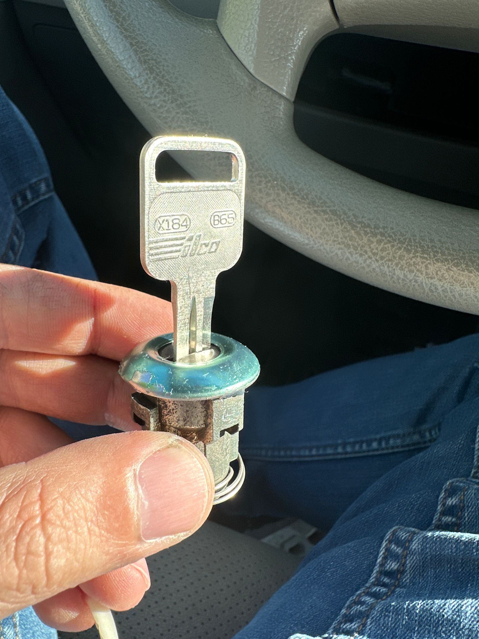 Raleigh Locksmith Pro team assisting with car lockout